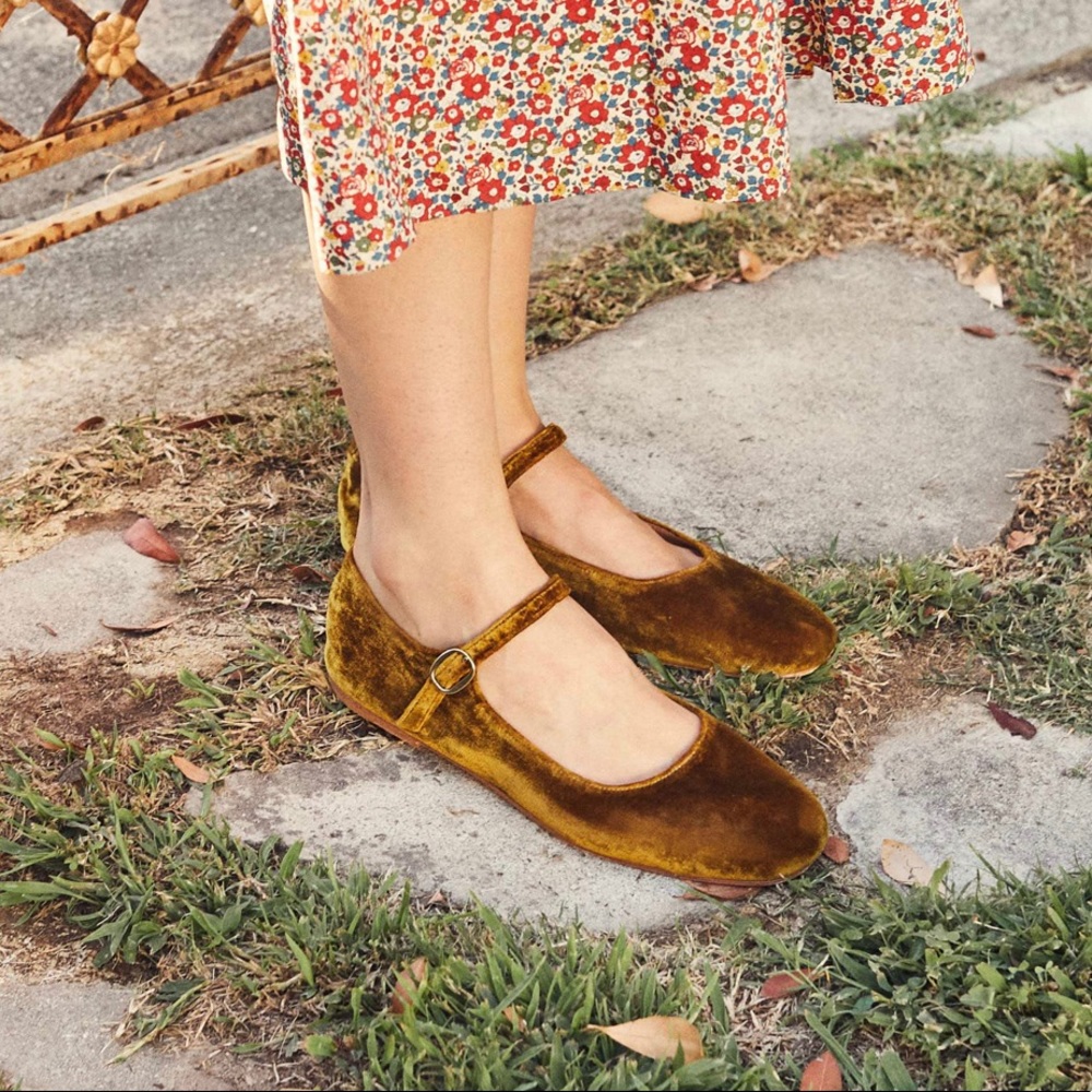 ISO Doen Mary Jane in Gold Size 38